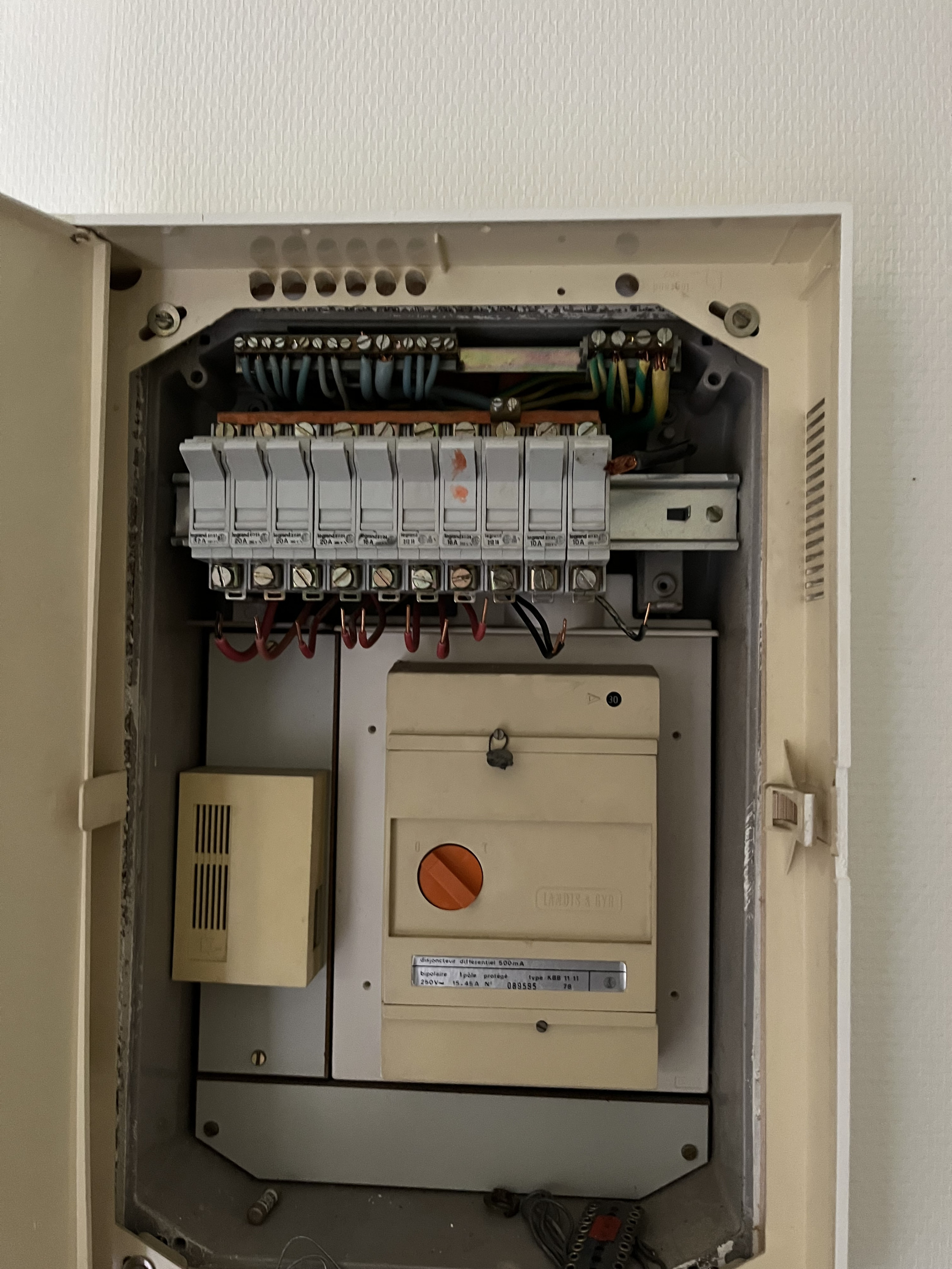Installation électricité à FONTENAY-LÈS-BRIIS